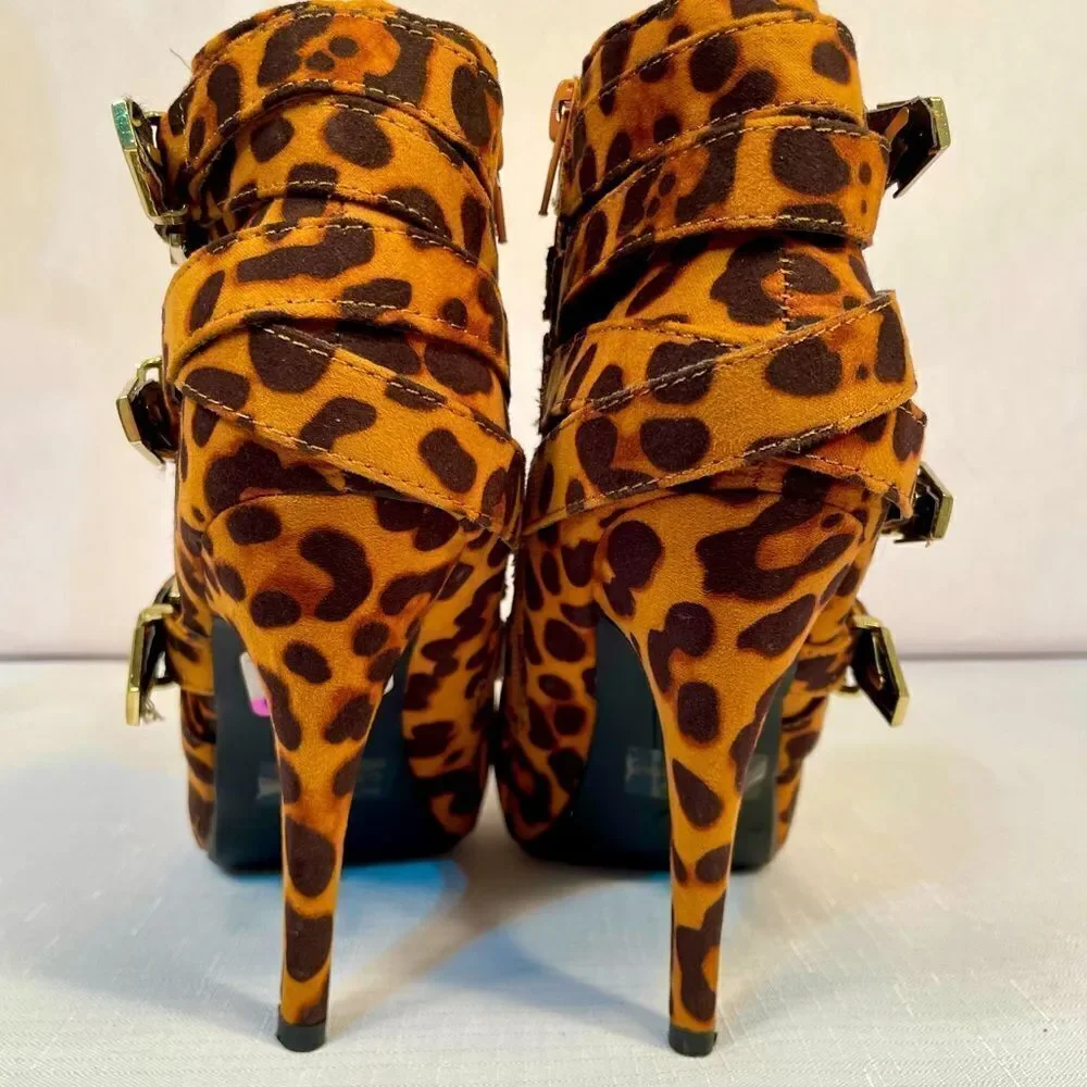 CHEETAH ANKLE BOOTIE w INSIDE ZIPPER 4.5” HEELS SIZE 8 NEW by CHARLOTTE RUSSE - Picture 6 of 9